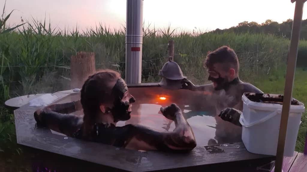 Jak się ubrać na kąpiel borowinową, aby czuć się komfortowo?