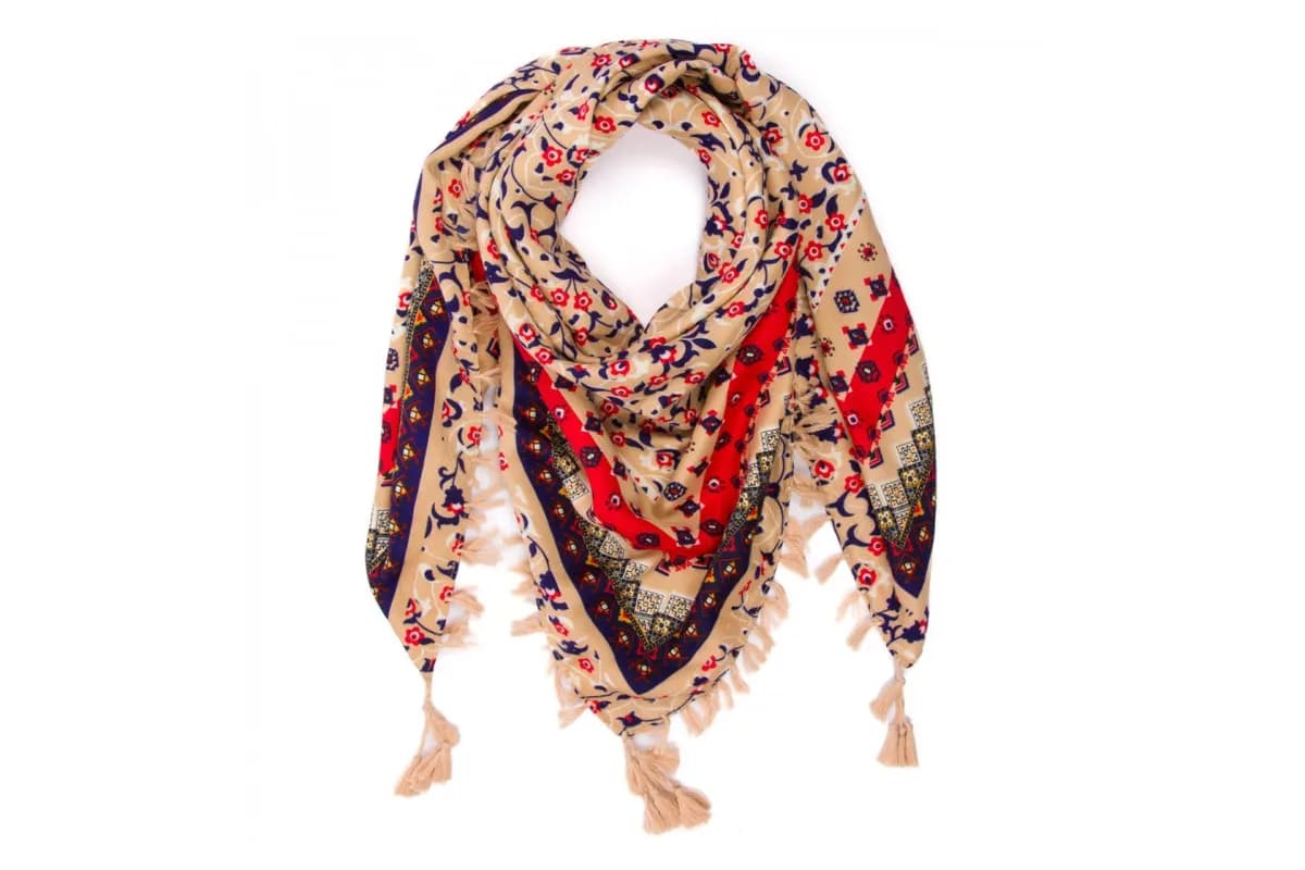 Stylizacje z chustą góralską, które odmienią twój look na każdą okazję