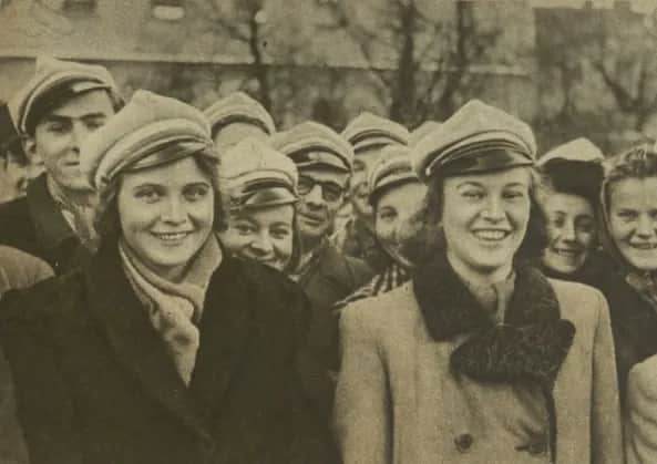 Czapka studenta jak się nazywa - znaczenie i tradycje w Polsce