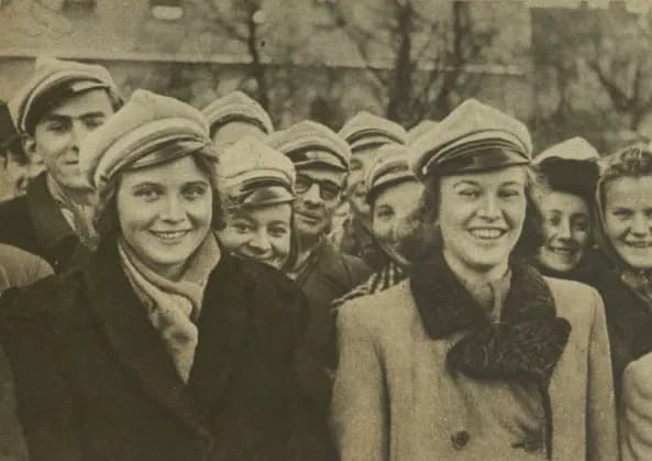 Czapka studenta jak się nazywa - znaczenie i tradycje w Polsce