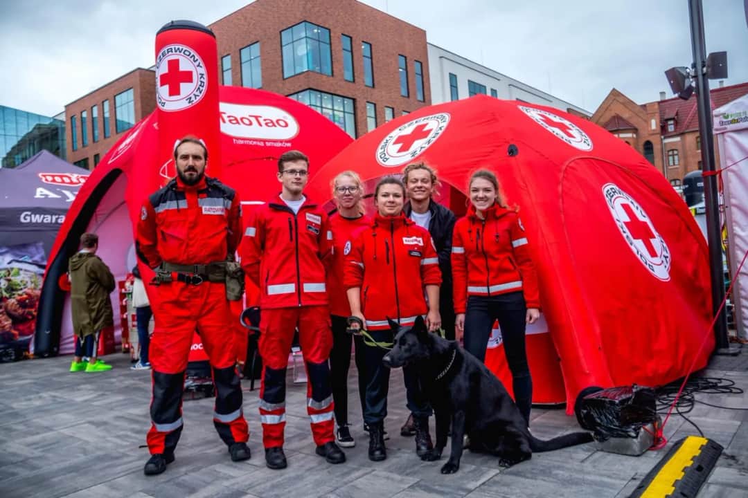 PCK gdzie oddać ubrania - najbliższe punkty i zasady darowizn