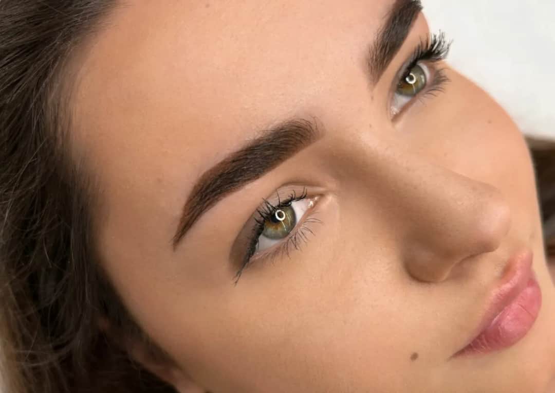 Stylizacja brwi Łódź – najlepsze usługi i ceny w Twoim mieście